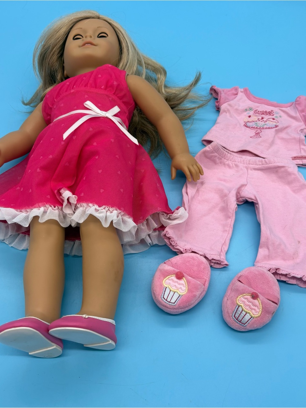 American Girl Doll 18" Blonde Hair Blue Eyes - Truly Me/Just Like You 2 Outfits